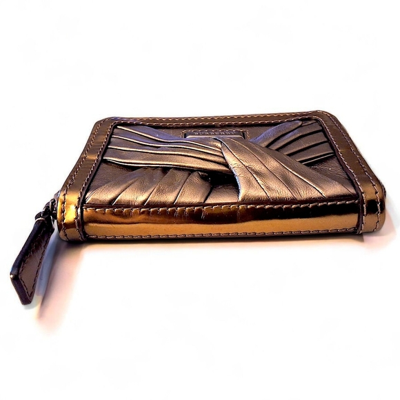 Burberry Metallic Knot Leather Small Zip Wallet - Picture 4 of 15
